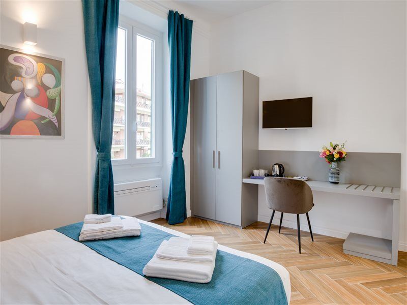 The Right Place Hotel